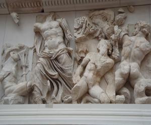 pergamskij_altar